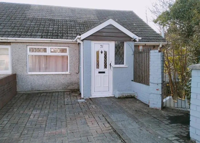 Budget-Friendly 4-Bedroom House In Swansea - Ideal For Travelers