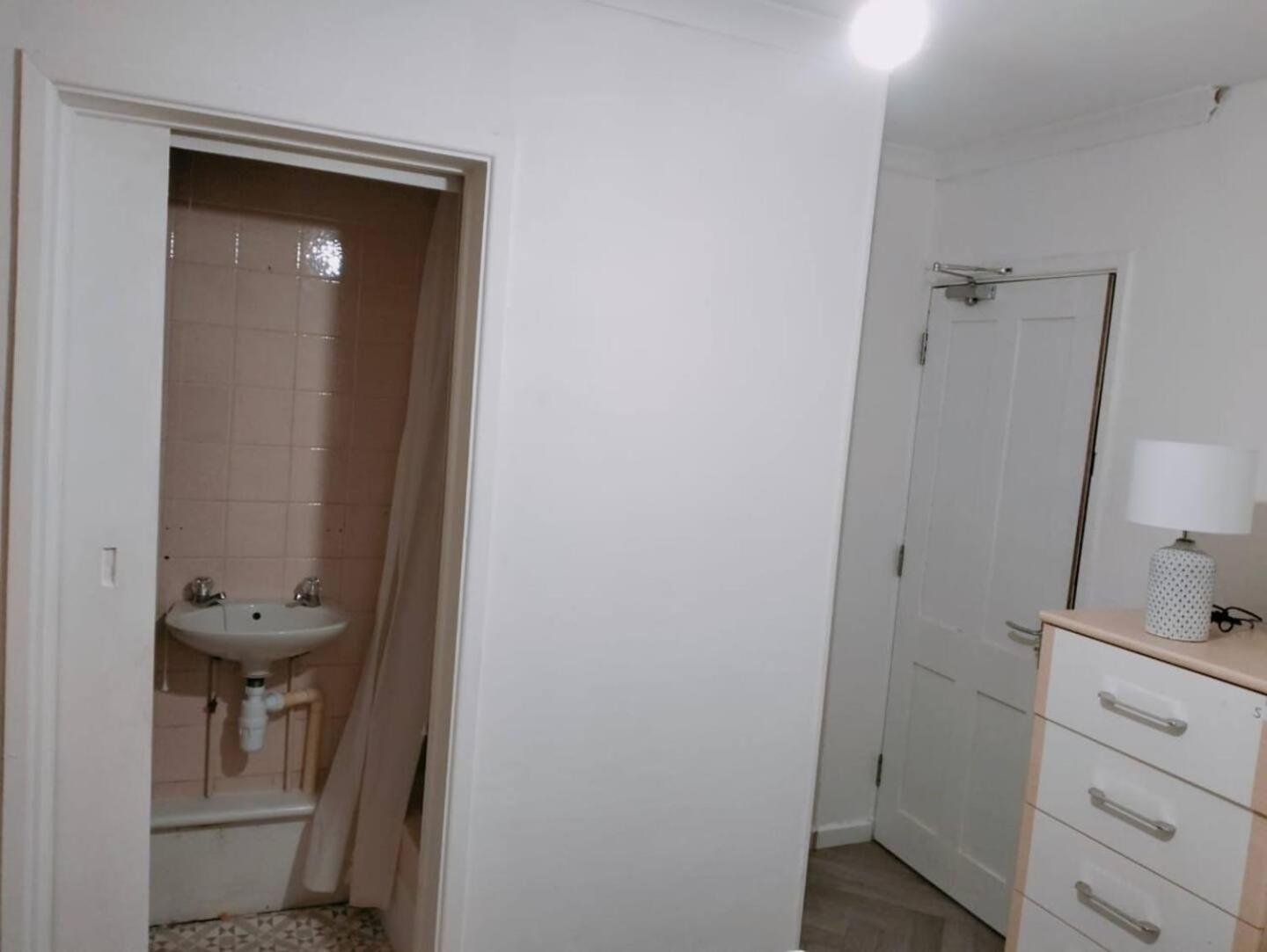 Budget-friendly 4-bedroom House In - Ideal For Travelers